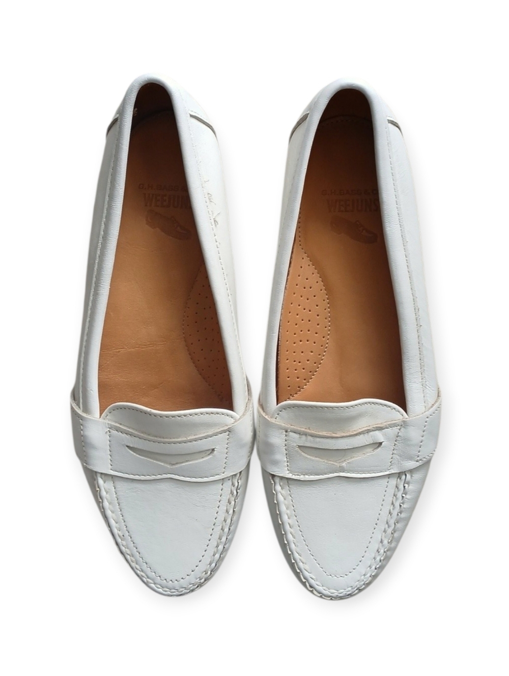 G.H. BASS & Co. WEEJUNS WOMEN'S WHITE  PENNY LOAFERS. SIZE 7M